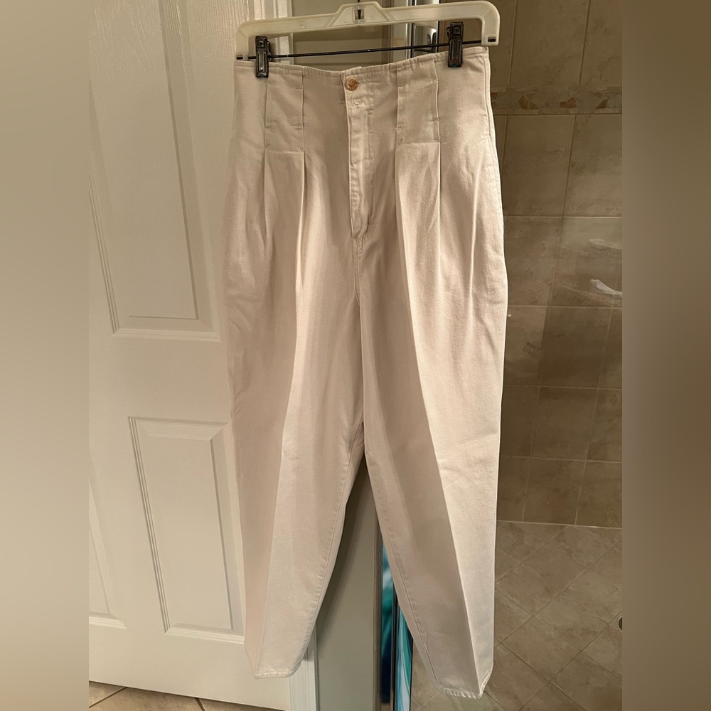 Vintage 80’s High-Waisted tapered leg off white/cream colored jean size 10
